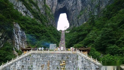 實(shí)力遇見險(xiǎn)峻，哈弗SUV燃擎張家界自駕游之旅